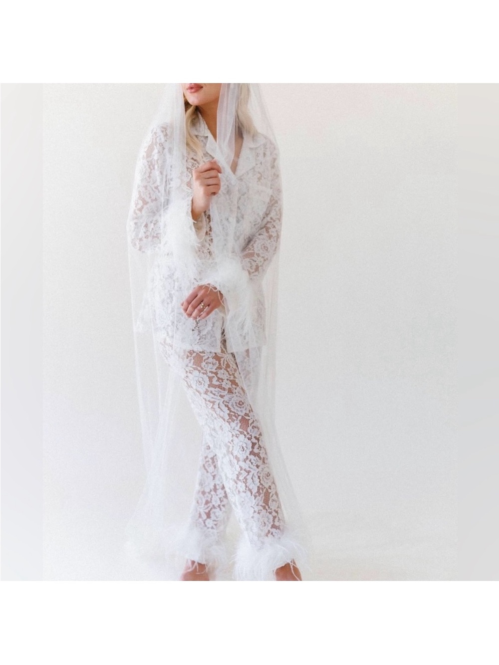 Bridal Lace Pajama Set with Feather Trim
BON VIVIAN - LOVELACE